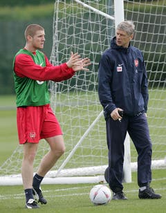 18. Mai 2005, London. „2003 wechselte ich mit 18 von Servette zu Arsenal, weil mir Trainer Arsène Wenger sehr viel Vertrauen vermittelte. Ich war das erste Mal weg von zu Hause. Und ich brauchte etwas Zeit, um mich zurecht zu finden. Wenger hat immer viel mit mir gesprochen. Sechseinhalb Jahre war ich bei diesem Klub und es war eine echt gute Zeit. Ich hätte auch zu Bayern oder Real gehen können. Ich war zweimal in München. Meine Mutter wollte, dass ich gehe. Sie sagte, dort kannst du die Matur fertig machen. Aber ich wollte immer nach England und Arsenal hat mir ein gutes Gefühl gegeben.“ (Bild: Keystone)