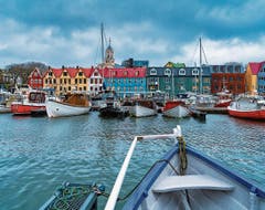 Im Hafen der Hauptstadt punkten die Bunten Häuser. Bild: Getty Images