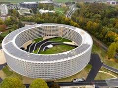 Blick aus der Vogelperspektive auf das Olympische Dorf der Jugendspiele JOJ 2020 in Lausanne, das später als Unterkunft für über 1000 Studentinnen und Studenten dienen soll. (Bild: KEYSTONE/LAURENT GILLIERON)