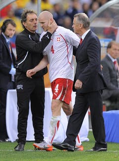 16. Juni 2010, Durban. WM-Auftaktspiel gegen Spanien (1:0). „Oh, wie habe ich mich gefreut, gegen das Land meines Vaters zu spielen. Und wie habe ich mich auf meine zweite WM gefreut. Aber leider war ich nicht ganz fit, obwohl ich alles versucht habe. Doch Trainer Ottmar Hitzfeld und die Mitspieler sprachen mir Mut zu, was mich vielleicht dazu verleitete, die negativen Signale, die mein Körper aussendet, zu ignorieren. Ich dachte, ich kann helfen, auch wenn ich nicht 100 Prozent fit sind. Aber man kann den Körper nicht austricksen. Schon in der 1. Halbzeit musste ich verletzt raus.“ (Bild: Keystone)