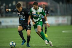 Challenge League: Der Aargauer Liridon Balaj gegen den Krienser Daniel Follonier. (Bild: Dominik Wunderli, Kriens, 5. Oktober 2019)
