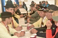 Nach der Rangierung wird gesungen.