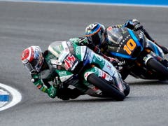 In der ersten Runde lag Luca Marini noch hinter Tetsuta Nagashima zurück, fuhr später solo zu seinem 2. GP-Sieg. (Bild: KEYSTONE/EPA/PONGMANAT TASIRI)