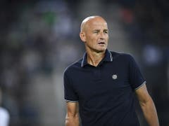 Trainer Peter Zeidler präsentiert die mit Abstand jüngste Mannschaft der Super League (Bild: KEYSTONE/GIAN EHRENZELLER)