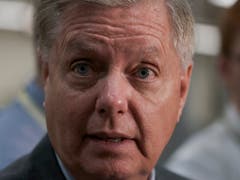 Der einflussreiche republikanische Senator Lindsey Graham kündigte eine parteiübergreifende Resolution im US-Senat für Sanktionen gegen die Türkei im Fall einer türkischen «Invasion» Nordsyriens an. (Bild: KEYSTONE/AP/J. SCOTT APPLEWHITE)