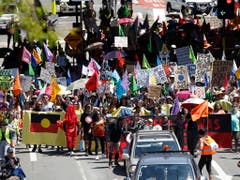 Auch im australischen Brisbane gingen die Umweltaktivisten auf die Strasse. (Bild: KEYSTONE/EPA AAP/REGI VARGHESE)