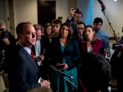 Für Adam Schiff (l), den Vorsitzenden des Geheimdienstausschusses im Repräsentantenhaus, ist Botschafter Gordon Sondland ein «zentraler Zeuge» bei der Aufklärung der Vorwürfe gegen Trump. (Bild: KEYSTONE/AP/ANDREW HARNIK)