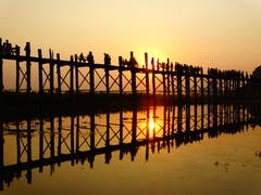 «U-Bein» Brücke in Myanmar: die längste Teak Holz Brücke der Welt. (Bild: Walter Odermatt)
