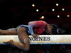 Auch am Schwebebalken ist Biles die Favoritin auf den WM-Titel (Bild: KEYSTONE/AP/MATTHIAS SCHRADER)
