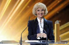 2012 - Liselotte Pulver erhält bei den Swiss-Awards in Zürich den Lifetime-Award. (Bild: Walter Bieri / Keystone)
