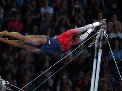 Die einzige kleine Schwäche von Simone Biles ist der Stufenbarren, aber auch dort steht sie im Gerätefinal (Bild: KEYSTONE/AP/MATTHIAS SCHRADER)