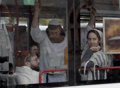 Besucher einer Synagoge in Halle. (Bild: AP Photo Jens Meyer)