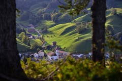 Naturfenster über Luthern im Napfgebiet. (Bild: Ledi Herzog, 8. Oktober 2019)