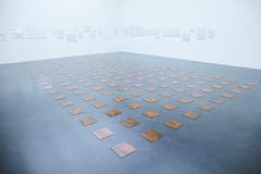 Giulia Piscitelli: "Human Resources", 2019, 150 Kunststoffplatten mit Ju Gommyflex-Lackierung.