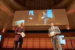 Führten durch den Abend: Fabienne Bamert und Jérôme Martinu. (Bild: PD, Luzern, 31. Oktober 2019)
