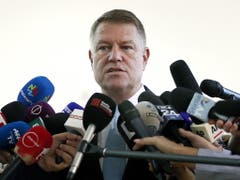 Favorit bei der Präsidentschaftswahl in Rumänien ist Amtsinhaber Klaus Iohannis. (Bild: KEYSTONE/EPA/ROBERT GHEMENT)