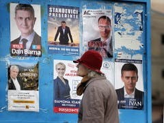 In Rumänien wird am heutigen Sonntag ein neuer Präsident gewählt. (Bild: KEYSTONE/EPA/ROBERT GHEMENT)