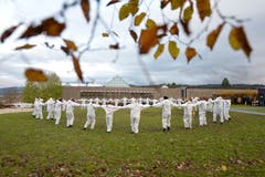 Choreografie mit Studierenden und Mitarbeitenden auf dem Baugelände.