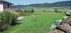 Blick vom Wohnquartier aus in Richtung Oberwisen auf die Gewerbe- und Industriezone Geren. Soll hier künftig 18,5 oder nur 15 Meter hoch gebaut werden dürfen? Das Stimmvolk entscheidet. (Bild: Hans Suter)