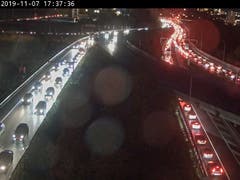 A2/A14 Verzweigung Rotsee, Blickrichtung Luzern. Aufnahme von 17.37 Uhr. (Bild: Luzernmobil.ch)