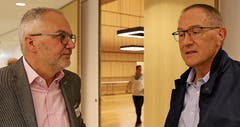 Elmar Metzger, Gemeindepräsident Flawil, im Gespräch mit Edwin Stäger, Personalchef und GL-Mitglied der Galledia AG.
