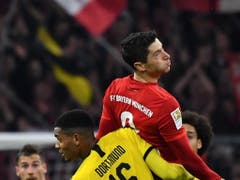 Manuel Akanji bekundet gegen Robert Lewandowski Mühe (Bild: KEYSTONE/EPA/PHILIPP GUELLAND)