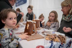Bei diesem jungen Knaben ist das Knusperhäuschen noch in der Startphase. (Bild: Corinne Glanzmann, Malters, 9. November 2019)