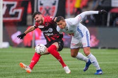 Lucas Alves, Innenverteidiger, Note 3Bei Velosos Freistoss aus über 30 Metern verliert er Ademi aus den Augen, prompt erzielt der Mittelstürmer das 1:0 für Xamax.(Bild: Martin Meienberger / Freshfocus)