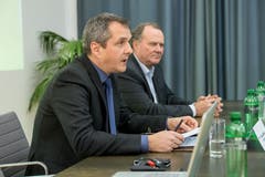 Daniel Gasser, Gemeindepräsident von Ebikon (links), und Felix Meyer, Geschäftsleiter der Migros-Genossenschaft Luzern, an der Information über das Nein zum Projekt auf dem MParc-Areal . (Bild: Nadia Schärli, 10. Februar 2019)
