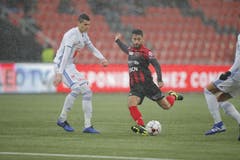 Lazar Cirkovic, Innenverteidiger, Note 3Xamax-Topskorer Nuzzolo schiesst ihm zwischen den Beinen durch das 2:0. Wie Alves geht er zu wenig aggressiv zur Sache. (Bild: Valentin Flauraud / Keystone)