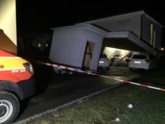 In Montlingen SG wütete der Sturm besonders stark. Rund 20 Häuser sowie Gartenhäuser und Autos wurden beschädigt. (Bild: Kantonspolizei St. Gallen)