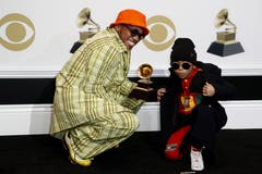 Anderson .Paak und sein Sohn Soul Rasheed posieren mit dem Grammy für die beste Rap-Darbietung («Bubblin»). (Bild: John G. Mabanglo (Los Angeles, 10. Februar 2019))