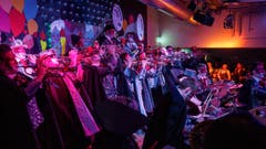 Mit dem «Tanz der Vampire» zeigen sich die Lichtensteiger Städtli-Schränzer schaurig-schön elegant. (Bild: Sascha Erni, 8. Februar 2019)