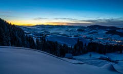 Blaue Stunde auf dem Hochhamm mit Blick Richtung Schönengrund. (Bild: Thomas Lutz)
