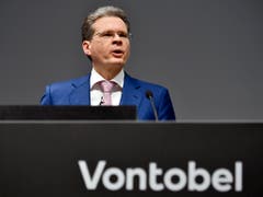 Vontobel-Chef Zeno Staub erwartet zwar für das laufende Jahr erneut ein «herausforderndes Umfeld». Doch die klare Erholung der Märkte seit Jahresbeginn dürfte für etwas Erleichterung sorgen. (Bild: KEYSTONE/WALTER BIERI)
