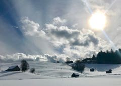 Teilweise sonnig im Ägerital. (Bild: Peter Bumbacher, Unterägeri, 12. Februar)