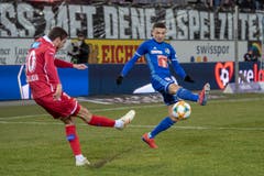 Ruben Vargas, rechtes Mittelfeld, Note –Ein sehr früher Platzverweis (19.) für den 20-jährigen Offensivmann. Die erste der beiden gelben Karten ist fragwürdig.(Bild: Urs Flüeler / Keystone)