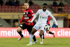 Der Krienser Liridon Berisha (links) gegen Anthony Koura von Lausanne. (Bild: Pascal Muller / Freshfocus)