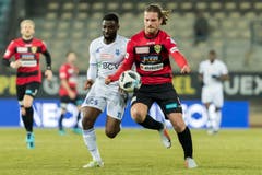 Liridon Berisha (rechts) im Laufduell mit Anthony Koura. (Bild: Pascal Muller / Freshfocus)