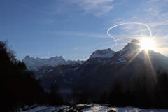 Den Sonnenuntergang geniessen in Morschach. (Bild: Sarah Lötscher, Morschach, 13. Februar 2019)