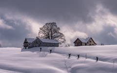 Kommt die Sonne in Schwellbrunn oder nicht? (Bild: Luciano Pau)