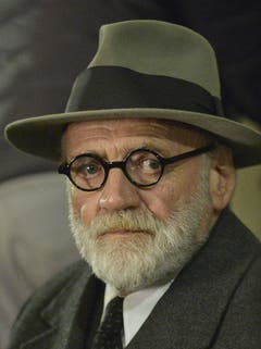 Ganz als Sigmund Freud während der Dreharbeiten zu «Der Trafikant» von Nikolaus Leytner am 20. Oktober 2017, in Wien. (Bild: Keystone)