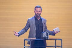 Bligg gewinnt den Award in der Kategorie «Best Male Act». (Bild: KEYSTONE/Urs Flueeler)