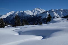 Schnee in Hülle und Fülle im Valsertal vom Kristalloch Richtung Piz Tomül. (Bild: Franz Häusler)