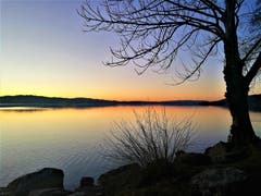 Wunderbare Stimmung mit dem Abendrot beim Sempachersee. (Bild: Urs Gutfleisch (Sempach, 17. Februar 2019))
