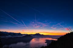 Diesen fantastische Aussicht zum Sonnenuntergang findet man am Rigi Felsentor. Von dort aus geniesst man die Aussicht über den Vierwaldstättersee, den markanten Pilatus und die vielen anderen Bergen. (Bild: Marco Schäfer, Rigi, 13. Februar 2019)