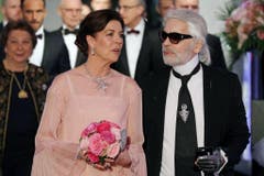 Karl Lagerfeld 2018 mit Prinzessin Caroline von Monaco. (Bild: Valery Hache / EPA)