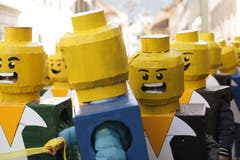 Lego-Männchen an der «Schuäl-Chatzämüüsig» in Altdorf. (Bild: Florian Arnold, 19. Februar 2019)