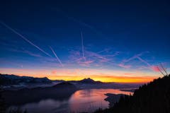 Diesen fantastische Aussicht zum Sonnenuntergang findet man am Rigi Felsentor. Von dort aus geniesst man die Aussicht über den Vierwaldstättersee, den markanten Pilatus und die vielen anderen Bergen. (Bild: Marco Schäfer, Rigi, 13. Februar 2019)