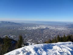 Aussicht von der Staufenspitze (1'465 Meter) auf das untere Rheintal mit Bodensee. (Bild: Toni Weder)